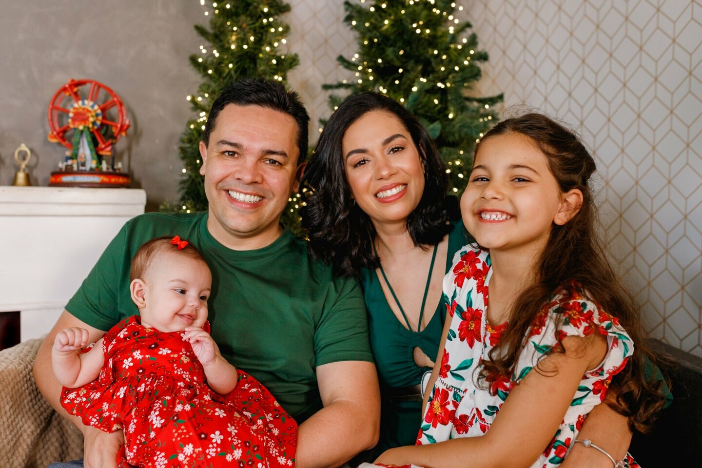 Ensaio de Natal em Alphaville São Paulo 2023 - Luz! Câmera! Natal! Família Martins Meira Ensaio de Natal em Alphaville São Paulo 2023 - Luz! Câmera! Natal! Família Martins Meira